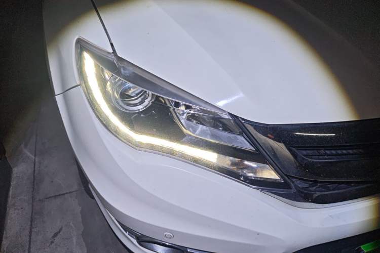 Used BYD S7 2016 2.0T Automatic Prestige Edition Right Front Headlight