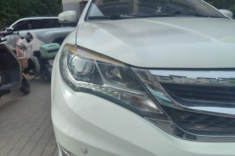 Used BYD S7 2016 2.0T Automatic Flagship Plus Right Front Headlight