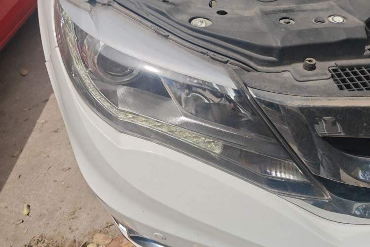 Used BYD S7 2016 2.0T Automatic Prestige Plus Right Front Headlight