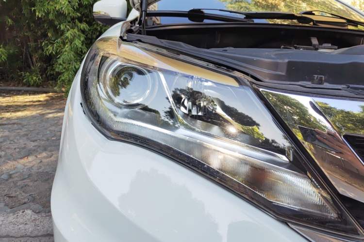 Used BYD S7 2016 2.0T Automatic Flagship Plus Right Front Headlight