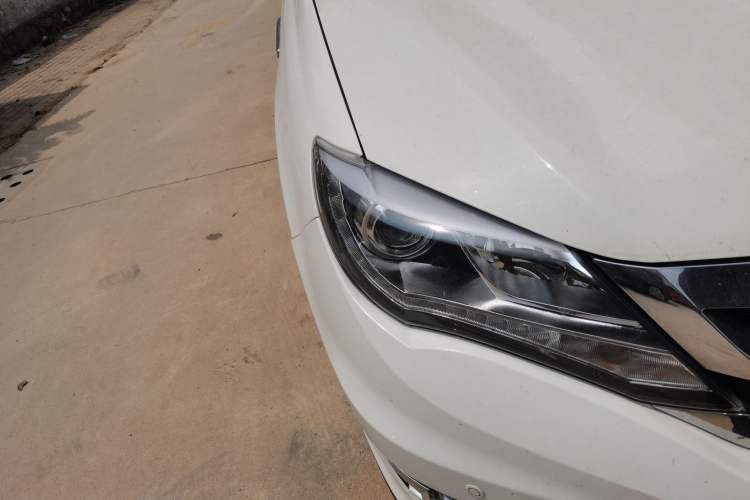 Used BYD S7 2016 2.0T Automatic Flagship Plus Right Front Headlight