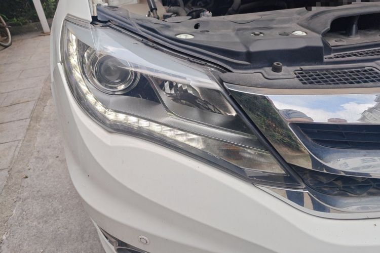 Used BYD S7 2016 2.0T Automatic Flagship Plus Right Front Headlight
