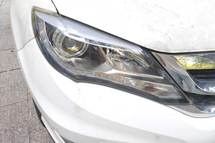 Used BYD S7 2016 2.0T Automatic Prestige Edition Right Front Headlight