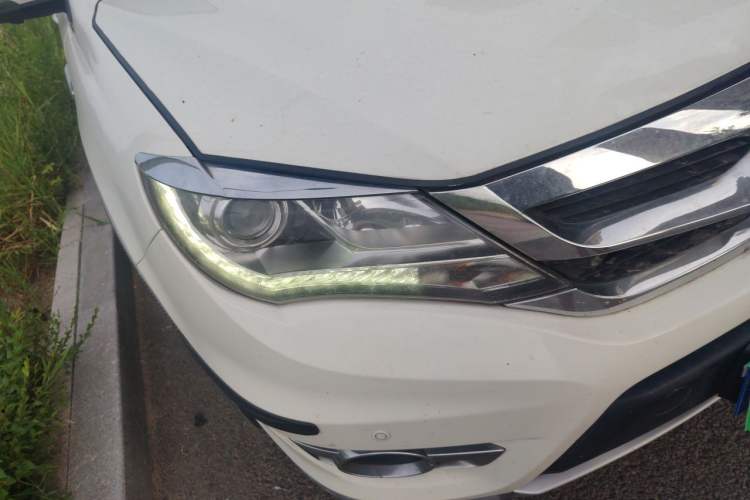 Used BYD S7 2016 2.0T Automatic Flagship Plus Right Front Headlight