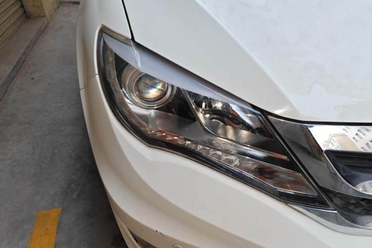 Used BYD S7 2016 2.0T Automatic Prestige Plus Right Front Headlight