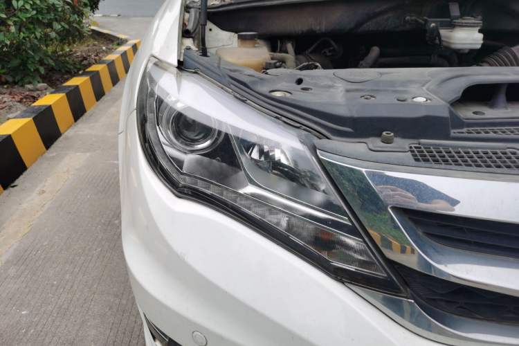 Used BYD S7 2016 2.0T Automatic Prestige Plus Right Front Headlight