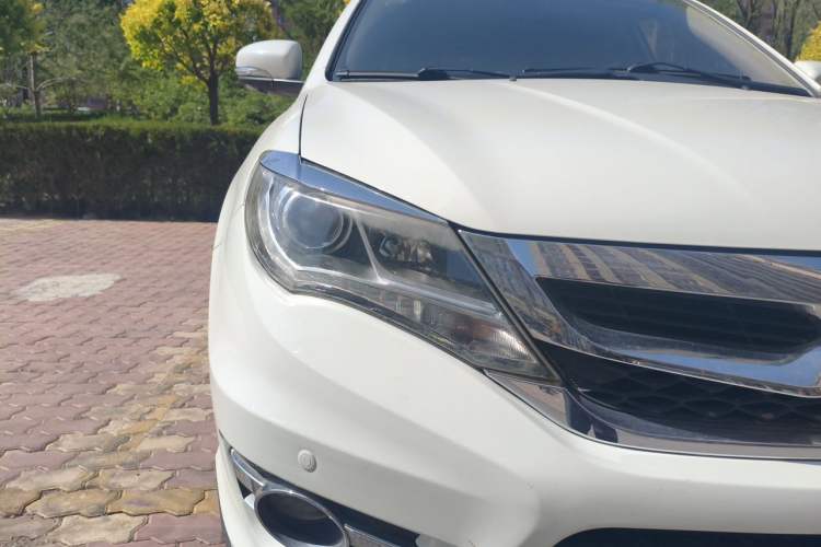 Used BYD S7 2016 2.0T Automatic Prestige Plus Right Front Headlight