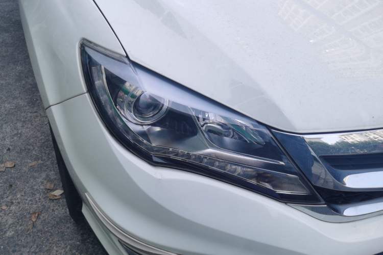 Used BYD S7 2016 2.0T Automatic Prestige Edition Right Front Headlight