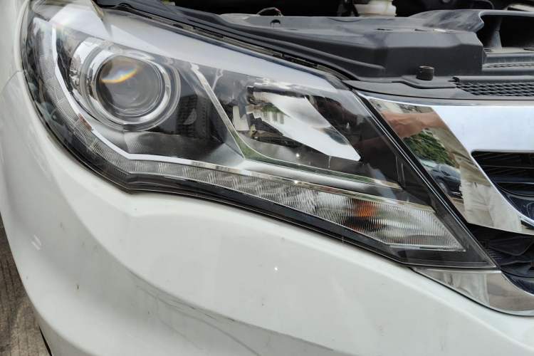 Used BYD S7 2016 2.0T Automatic Prestige Plus Right Front Headlight