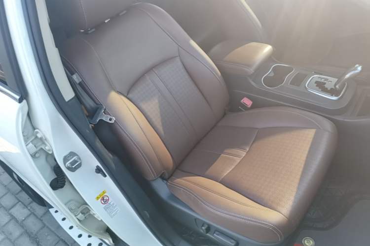 Used BYD S7 2016 2.0T Automatic Prestige Edition Right Front Seat