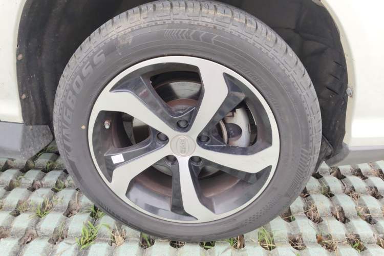 Used BYD S7 2016 2.0T Automatic Prestige Plus Right Front Wheel Hub