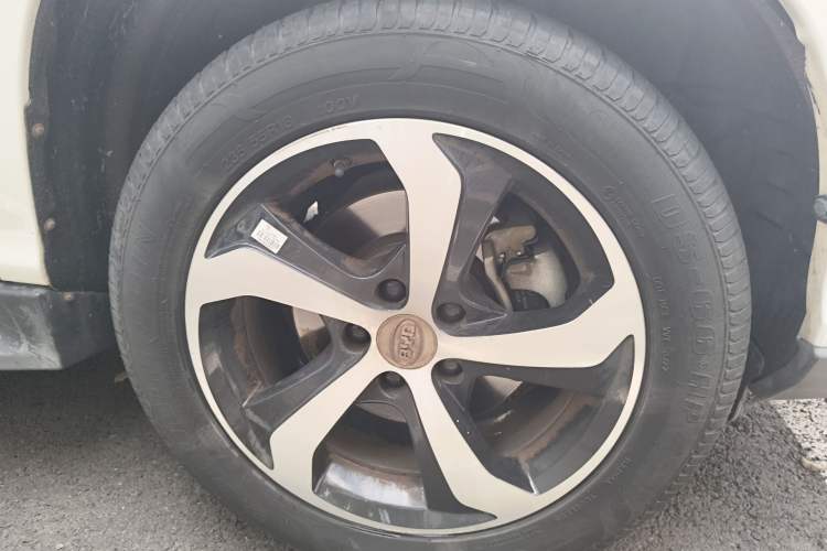 Used BYD S7 2016 2.0T Automatic Prestige Plus Right Front Wheel Hub