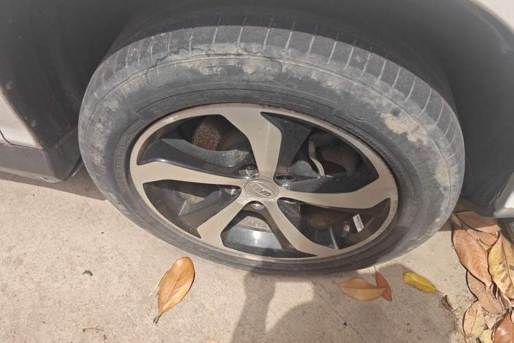 Used BYD S7 2016 2.0T Automatic Prestige Plus Right Front Wheel Hub