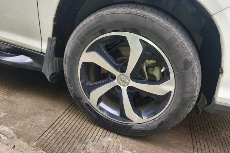 Used BYD S7 2016 2.0T Automatic Prestige Plus Right Front Wheel Hub