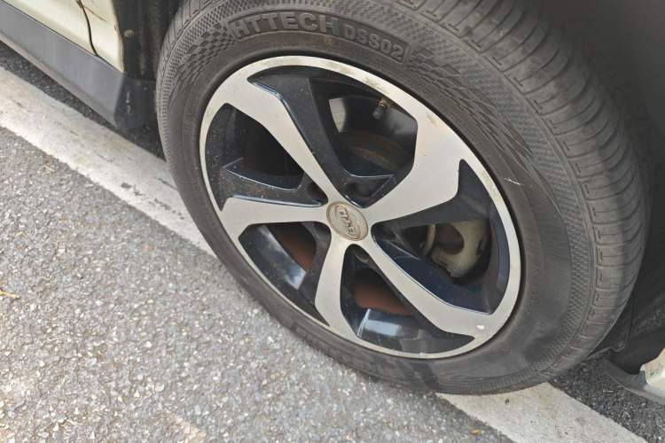 Used BYD S7 2016 2.0T Automatic Prestige Plus Right Front Wheel Hub