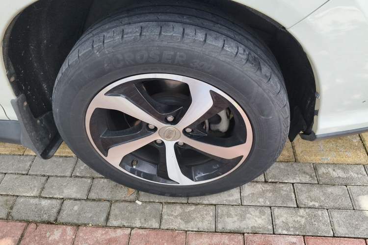 Used BYD S7 2016 2.0T Automatic Flagship Plus Right Front Wheel Hub