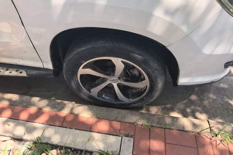 Used BYD S7 2016 2.0T Automatic Prestige Plus Right Front Wheel Hub
