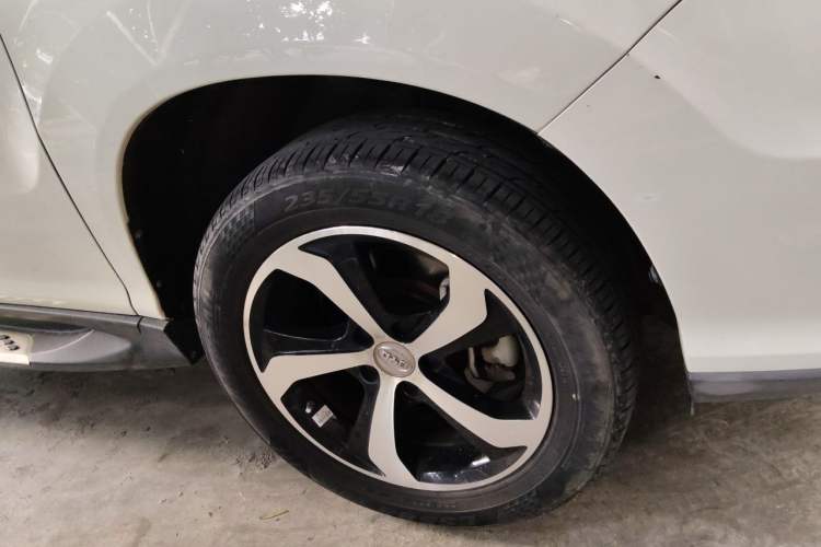 Used BYD S7 2016 2.0T Automatic Prestige Plus Right Front Wheel Hub