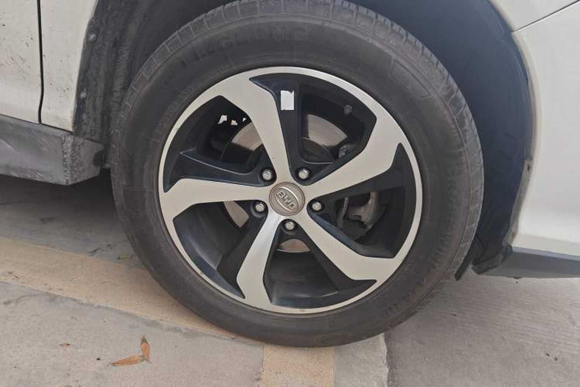 Used BYD S7 2016 2.0T Automatic Prestige Plus Right Front Wheel Hub