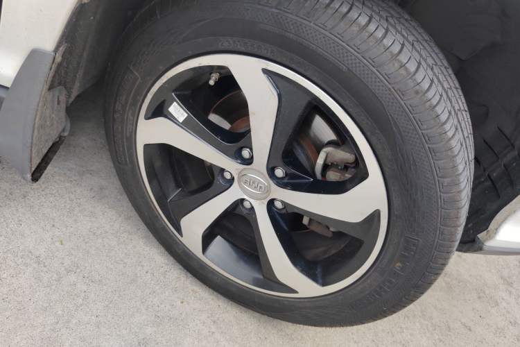 Used BYD S7 2016 2.0T Automatic Flagship Version Right Front Wheel Hub