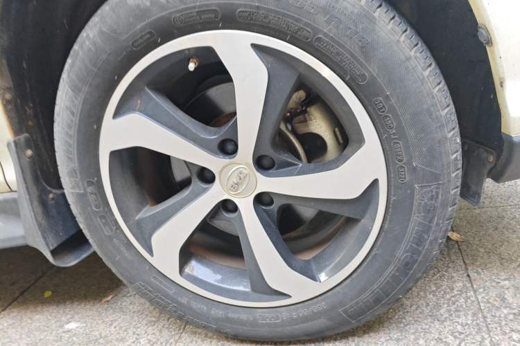 Used BYD S7 2016 2.0T Automatic Prestige Edition Right Front Wheel Hub