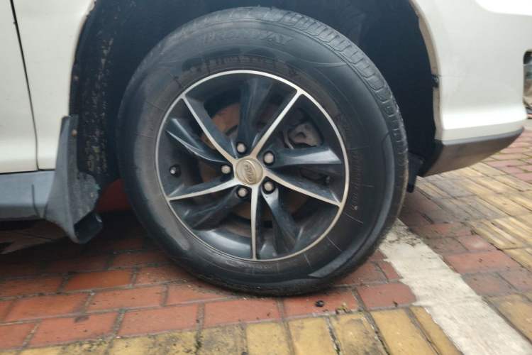 Used BYD S7 2016 1.5T Manual Luxury Edition Right Front Wheel Hub