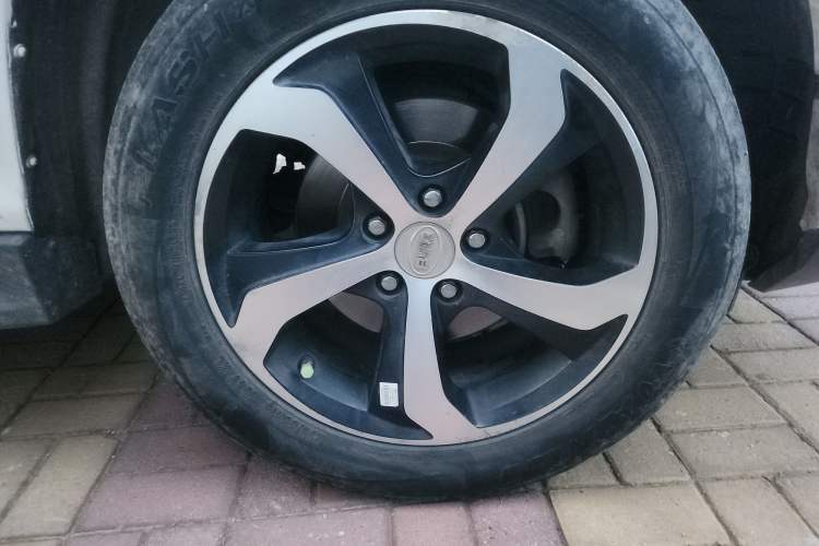 Used BYD S7 2016 2.0T Automatic Prestige Edition Right Front Wheel Hub