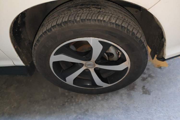 Used BYD S7 2016 2.0T Automatic Prestige Plus Right Front Wheel Hub