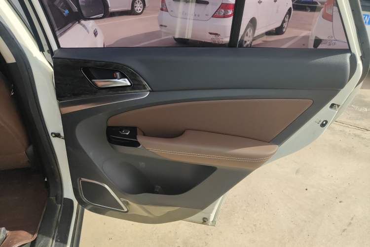 Used BYD S7 2016 2.0T Automatic Prestige Plus Right Rear Door Interior