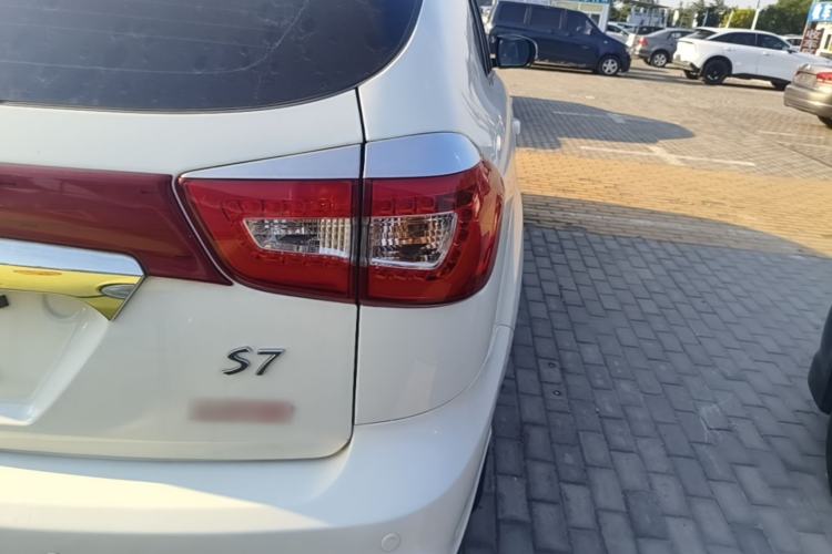 Used BYD S7 2016 2.0T Automatic Prestige Edition Right Rear Taillight