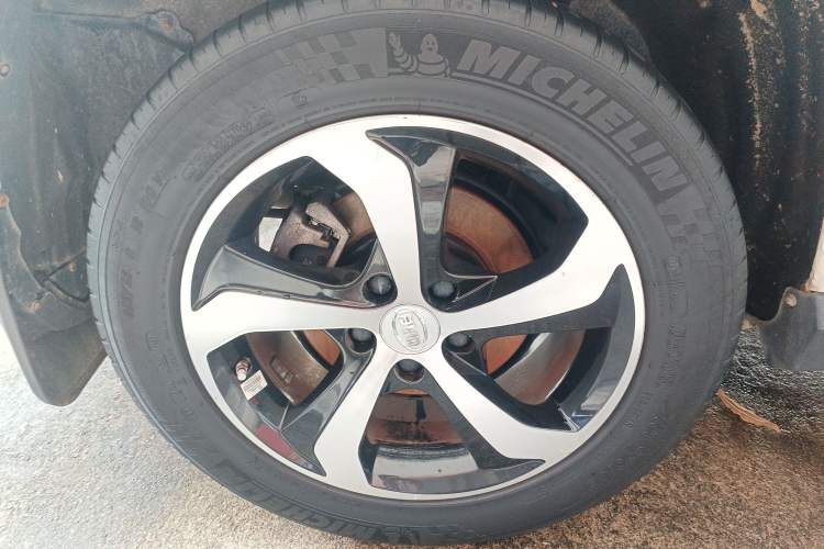 Used BYD S7 2016 2.0T Automatic Prestige Plus Right Rear Wheel Hub