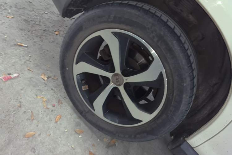 Used BYD S7 2016 2.0T Automatic Prestige Plus Right Rear Wheel Hub