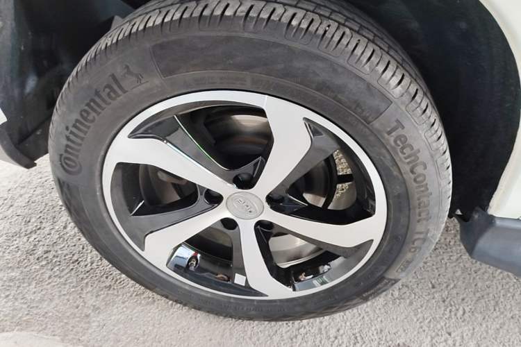 Used BYD S7 2016 2.0T Automatic Prestige Plus Right Rear Wheel Hub