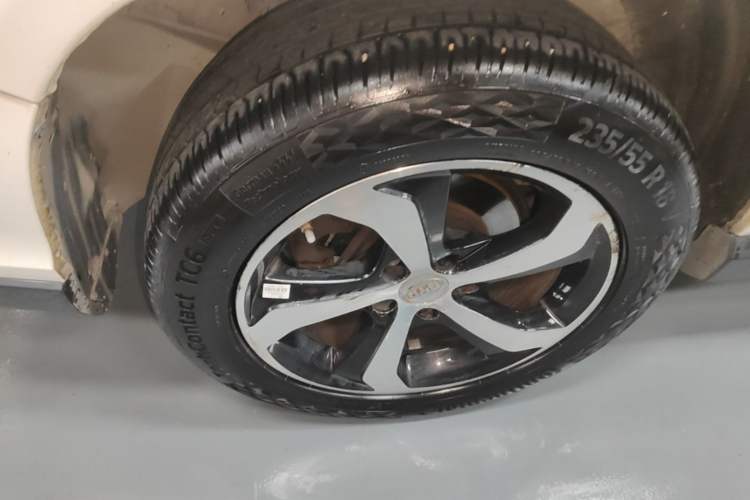 Used BYD S7 2016 2.0T Automatic Prestige Plus Right Rear Wheel Hub