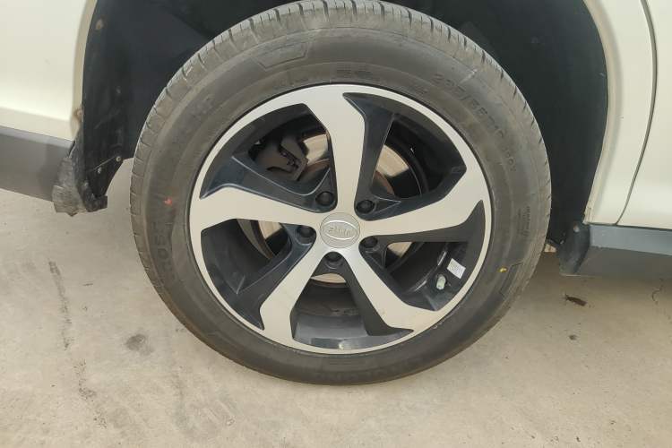 Used BYD S7 2016 2.0T Automatic Prestige Plus Right Rear Wheel Hub