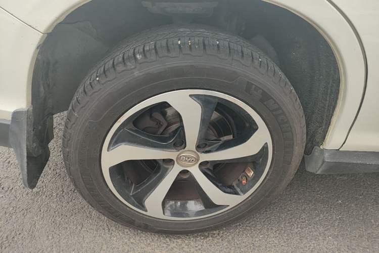 Used BYD S7 2016 2.0T Automatic Prestige Plus Right Rear Wheel Hub