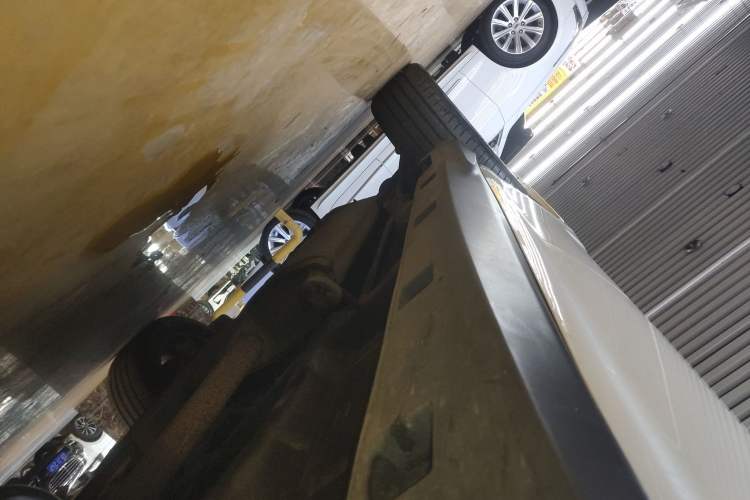 Used BYD S7 2016 2.0T Automatic Prestige Plus Right Side Sill