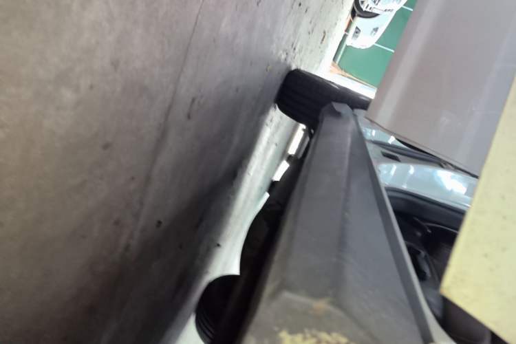Used BYD S7 2016 2.0T Automatic Prestige Plus Right Side Sill