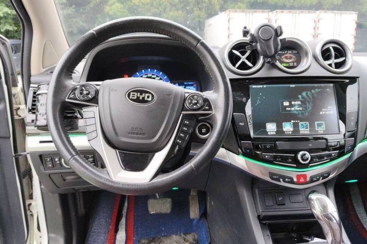 Used BYD S7 2016 2.0T Automatic Prestige Plus Steering Wheel