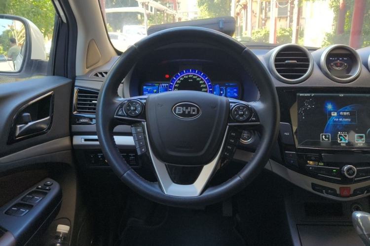 Used BYD S7 2016 2.0T Automatic Prestige Edition Steering Wheel