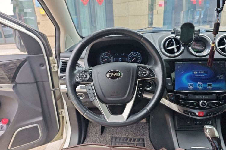 Used BYD S7 2016 2.0T Automatic Flagship Plus Steering Wheel