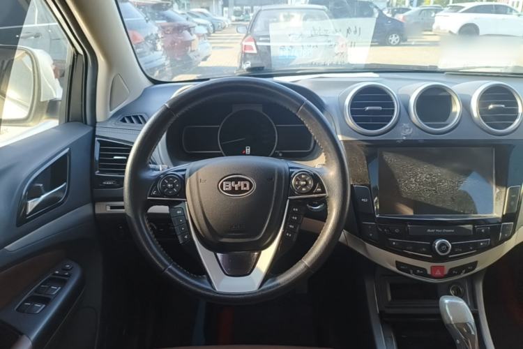 Used BYD S7 2016 2.0T Automatic Prestige Edition Steering Wheel