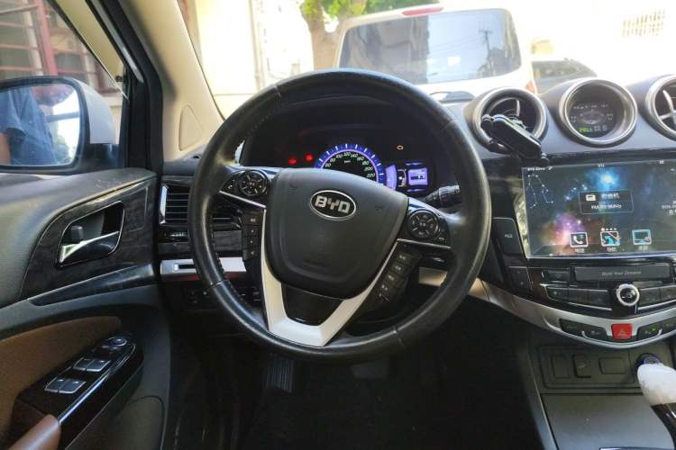 Used BYD S7 2016 2.0T Automatic Prestige Plus Steering Wheel