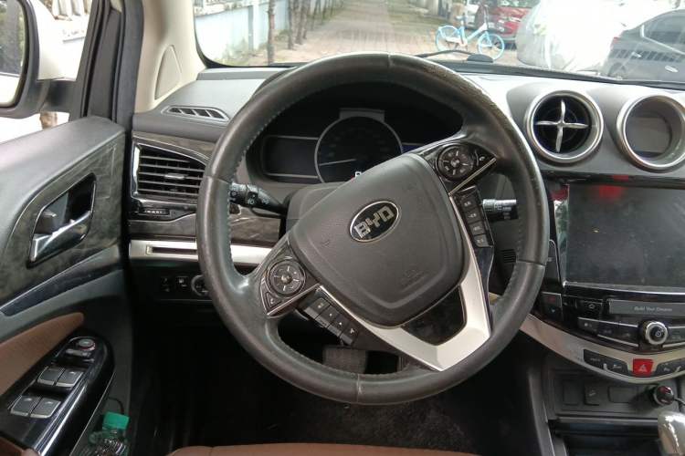 Used BYD S7 2016 2.0T Automatic Prestige Plus Steering Wheel