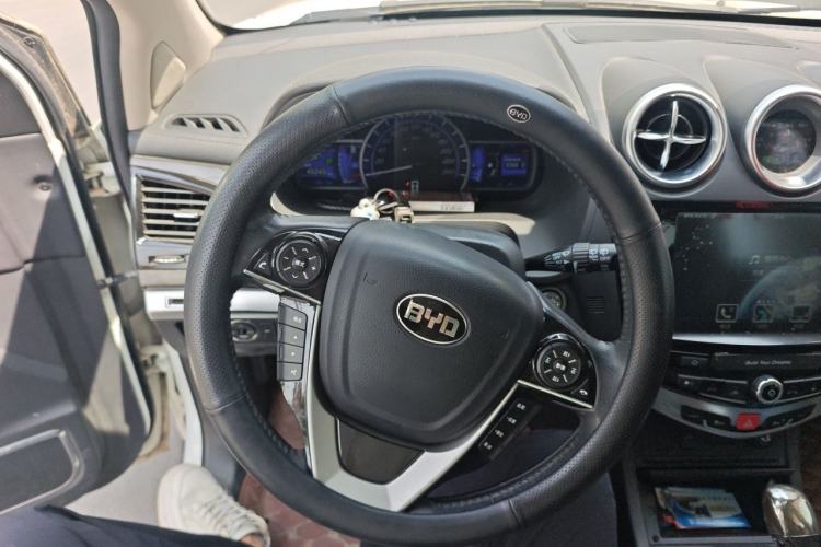 Used BYD S7 2016 2.0T Automatic Prestige Edition Steering Wheel