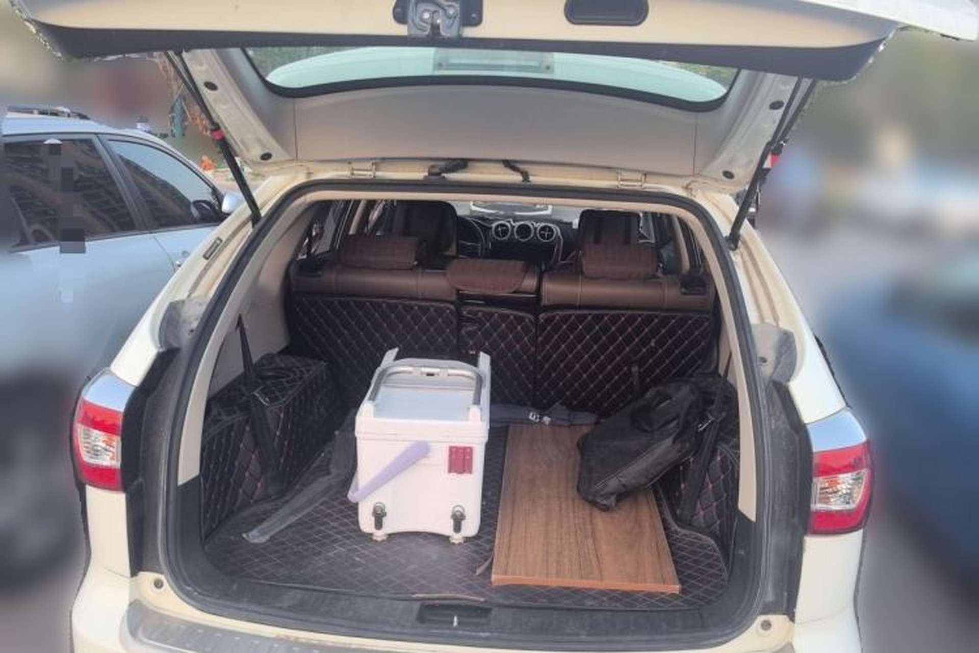 Used BYD S7 2016 2.0T Automatic Prestige Edition Trunk
