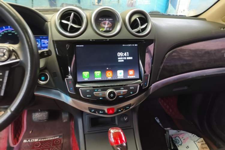 Used BYD S7 2017 2.0T Automatic Prestige Edition Audio And AC Panel