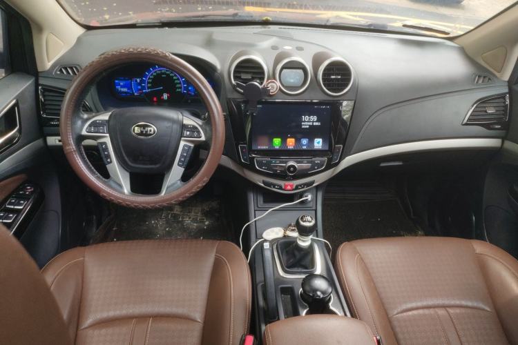 Used BYD S7 2017 1.5T Manual Luxury Model Center Console