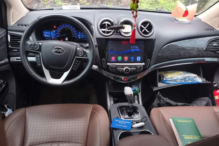 Used BYD S7 2017 2.0T Automatic Prestige Edition Center Console