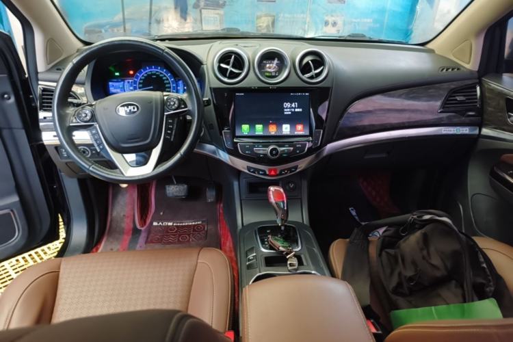 Used BYD S7 2017 2.0T Automatic Prestige Edition Center Console